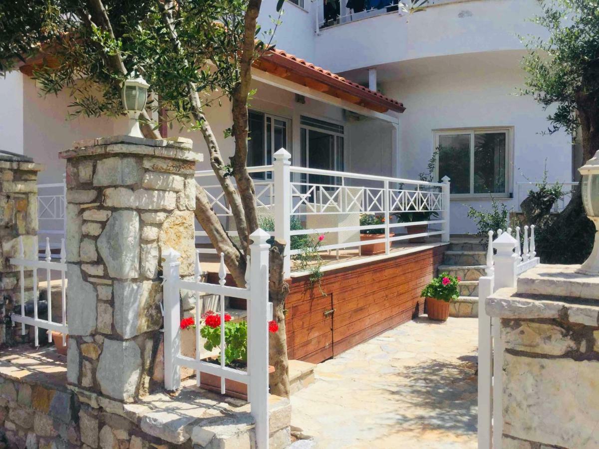 Apartments On The Beach Σαράντα Εξωτερικό φωτογραφία